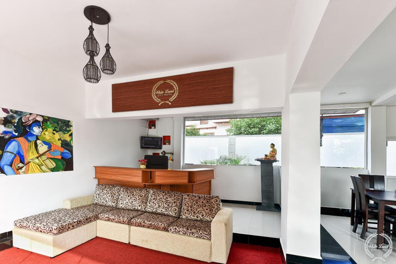White Land City Hotel Дамбулла Экстерьер фото