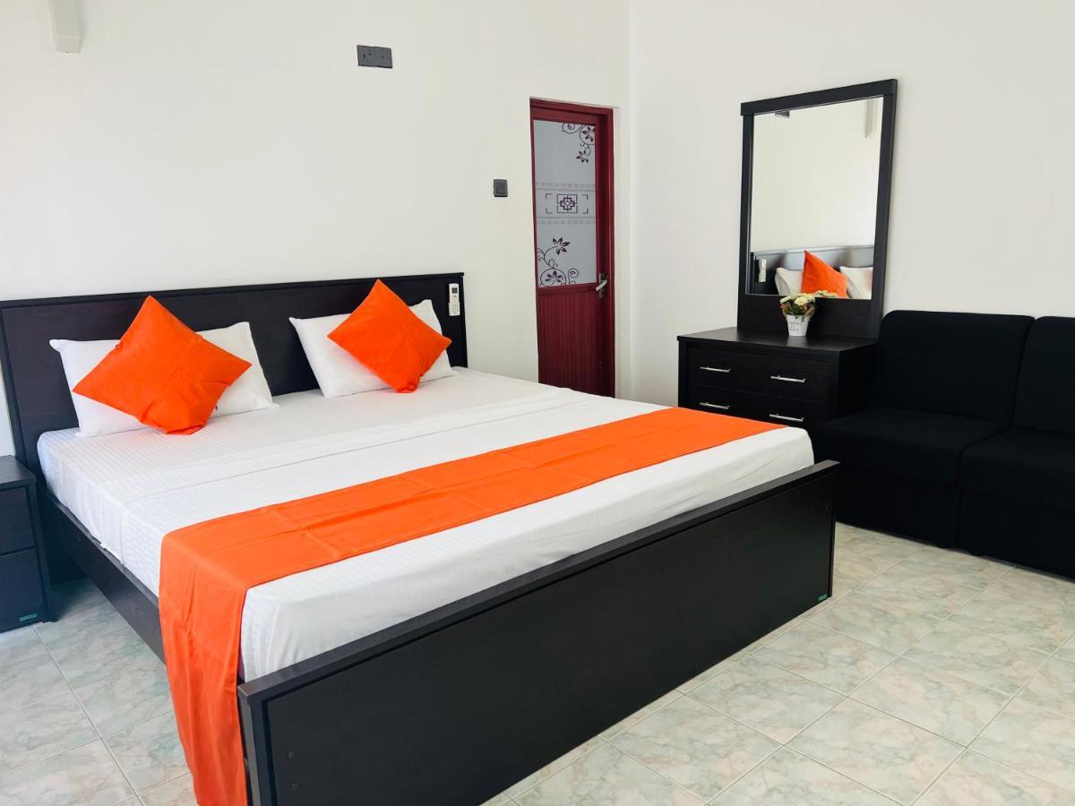 White Land City Hotel Дамбулла Экстерьер фото