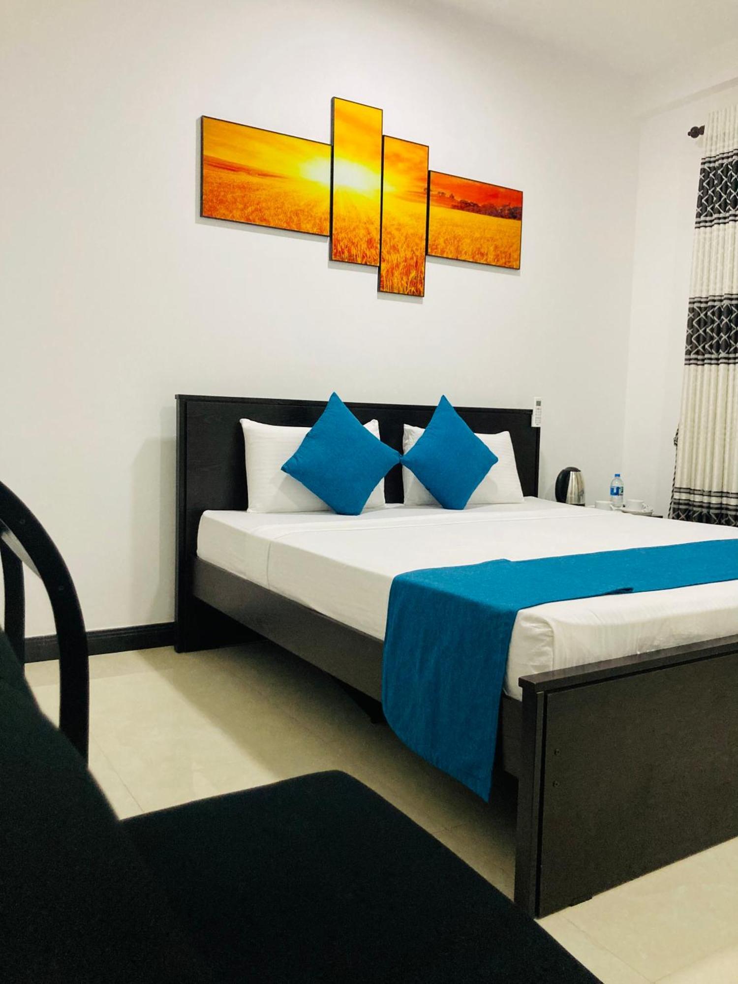 White Land City Hotel Дамбулла Экстерьер фото