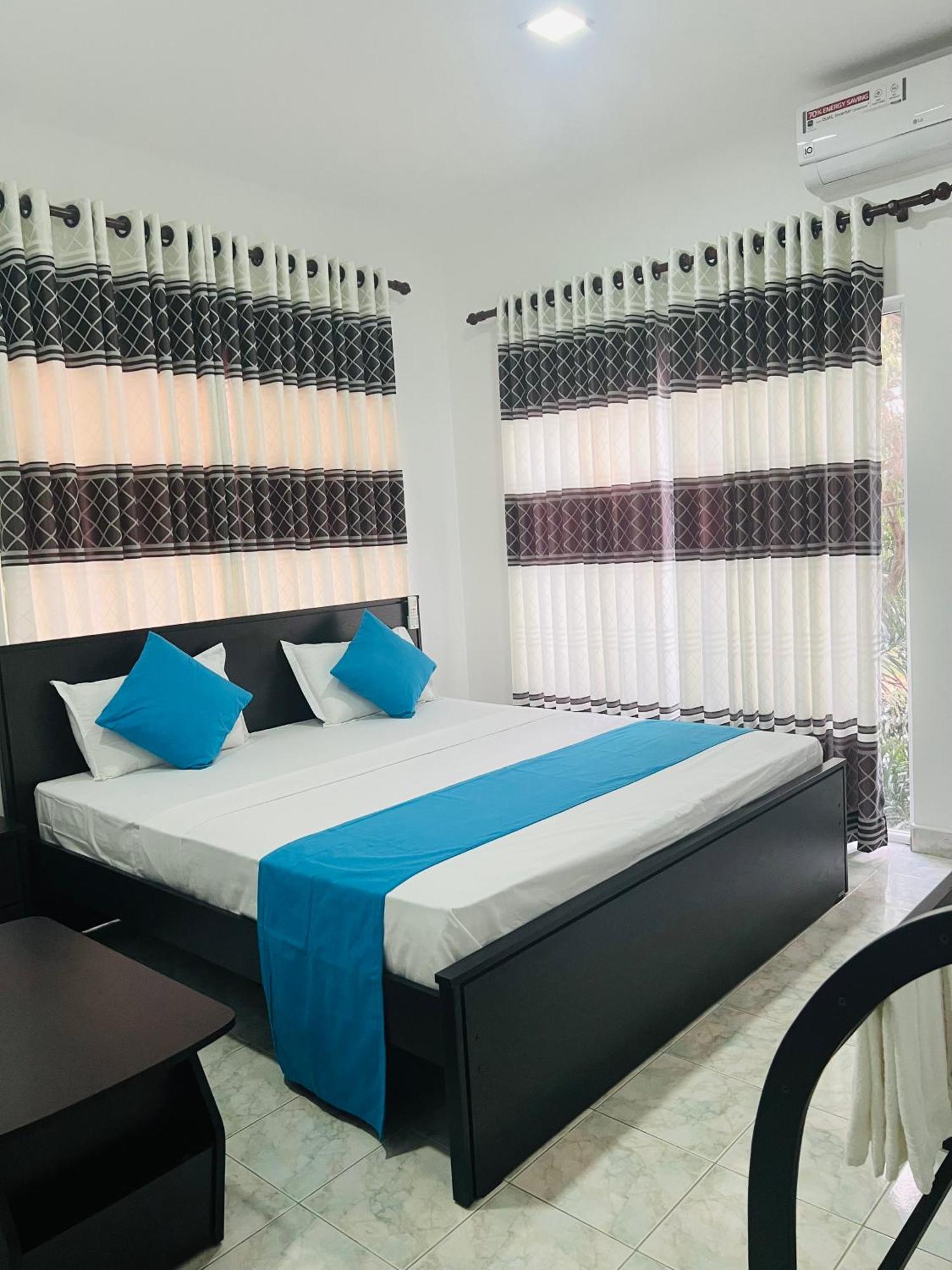 White Land City Hotel Дамбулла Экстерьер фото